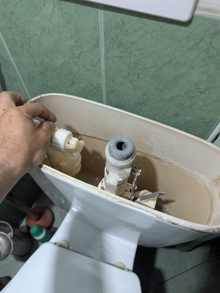 Казанчето прелива и не спира да пълни вода във Варна